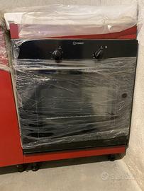 Forno Indesit e Lavello con cassetti