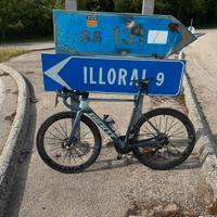 Telaio Giant propel piu’ manubrio cadex