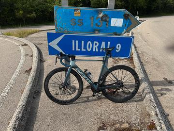 Telaio Giant propel piu’ manubrio cadex