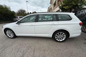 VOLKSWAGEN Passat Variant 1.6 TDI SCR DSG Busine