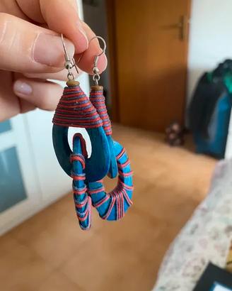 Coppia di orecchini in legno etnici