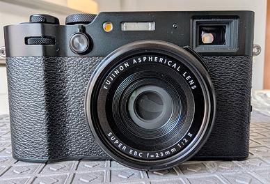 Fujifilm X100VI nera