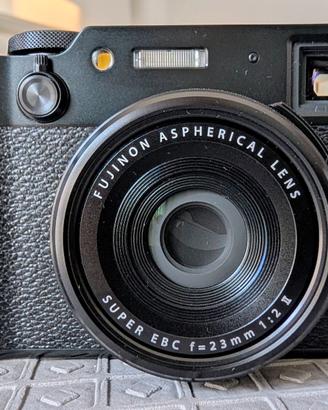 Fujifilm X100VI nera