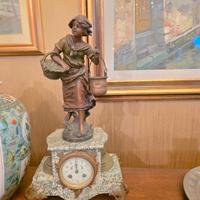 orologio con piccolo bronzo