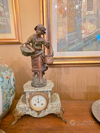 orologio con piccolo bronzo