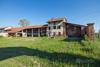 RUSTICO A RIVA PRESSO CHIERI