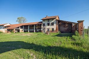 RUSTICO A RIVA PRESSO CHIERI