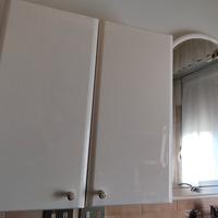 Mobiletto bagno con specchiera