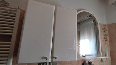 Mobiletto bagno con specchiera