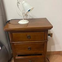 Como’ e comodini stile antico