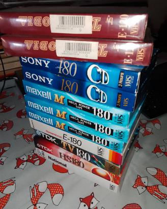 11 videocassette VHS per registrazioni