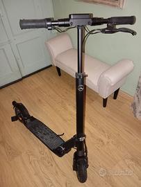 Monopattino Mercedes Micro Explorer
