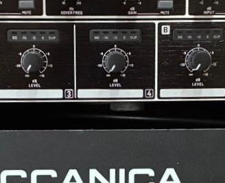 BEHRINGER ULTRALINK PRO MX882 V2 distributore