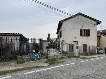 Immobile in asta di 382 m² con più di 5 locali a C