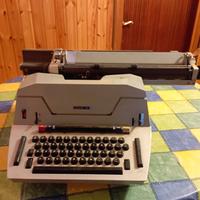 macchina da scrivere Olivetti 84