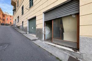 NEGOZIO A GENOVA