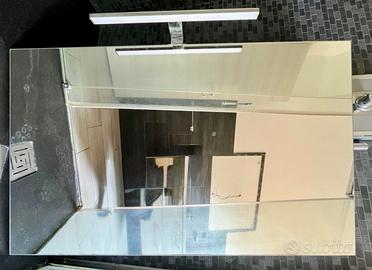 Specchio con applique led