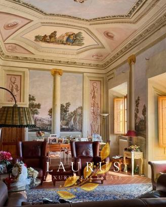 Villa di 387 m² con più di 5 locali a Greve in Chi