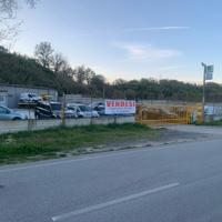 Capannone con Piazzale