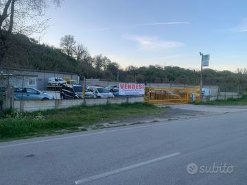 Capannone con Piazzale