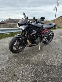 Triumph street triple 765 R