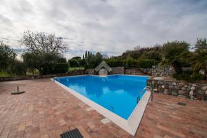 VILLA A SCHIERA A SOIANO DEL LAGO