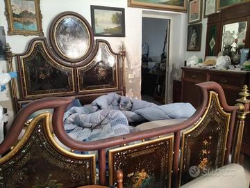 Letto matrimoniale antico