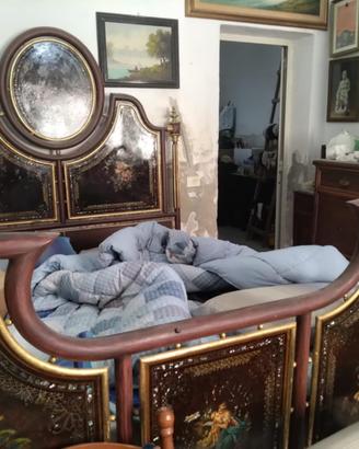 Letto matrimoniale antico