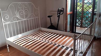 Letto una piazza e mezza in ferro battuto bianco
