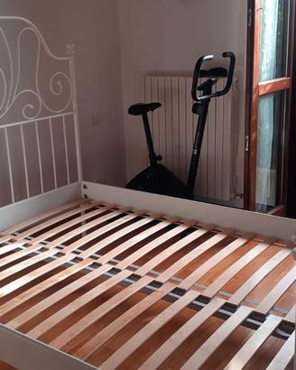 Letto una piazza e mezza in ferro battuto bianco