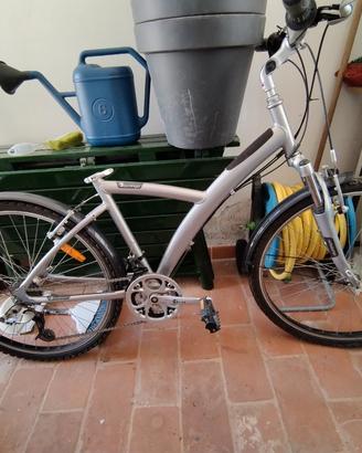 bicicletta alluminio BTwin ammortizzata 24"