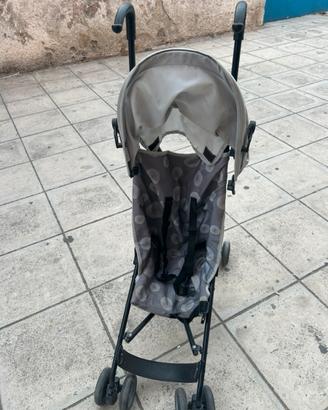 Passeggino leggero con chiusura a ombrello