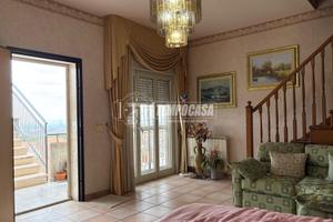 APPARTAMENTO SU DUE LIVELLI CON GARAGE