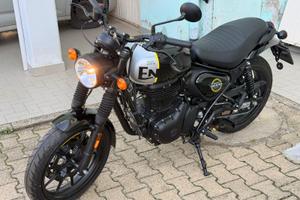 Royal Enfield HNTR con garanzia solo 290 km