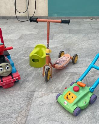 Monopattino , trenino Thomas , tagliaerba, vasino