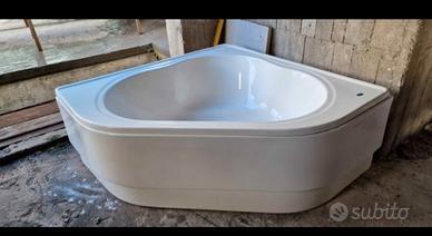 vasca  da bagno  e lavandino con rubinetto  e narm