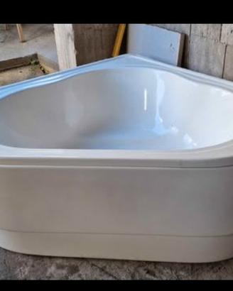 vasca  da bagno  e lavandino con rubinetto  e narm