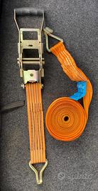 cinghie con cricchetto. Usate una volta sola.