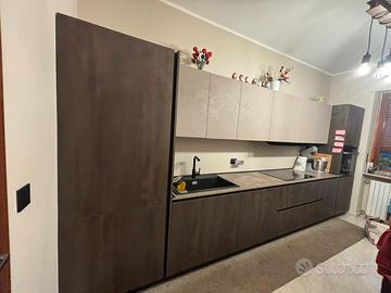Cucina completa di elettrodomestici