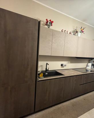 Cucina completa di elettrodomestici