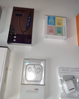lotto 8 auricolari e cuffie 