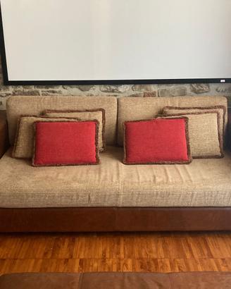 Coppia divani con pouff