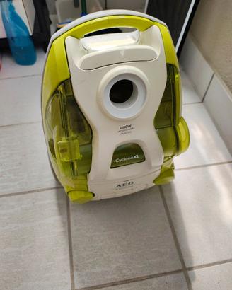 Aspirapolvere senza sacco AEG
