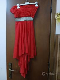 vestito rosso da donna elegante con strascico diet