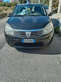 i Dacia Sandero Laureate 1.4 GPL, non marciante. 
