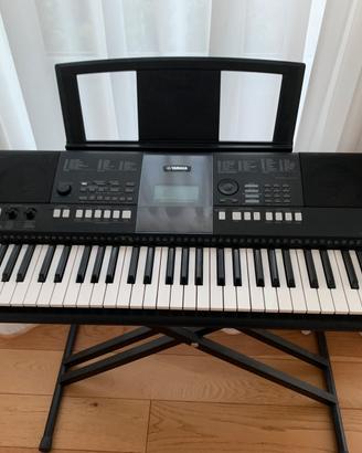Piano digitale Yamaha psr-e423 con stand