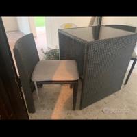 Tavolo e sedie da giardino