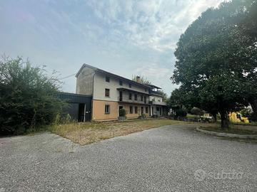 Cassacco capannone 2 vani 1300 Mq