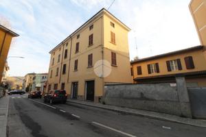 2 LOCALI A LANGHIRANO