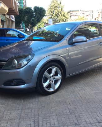 Opel Astra GTC 1.9 16V CDTI 150CV 3 porte Cosmo